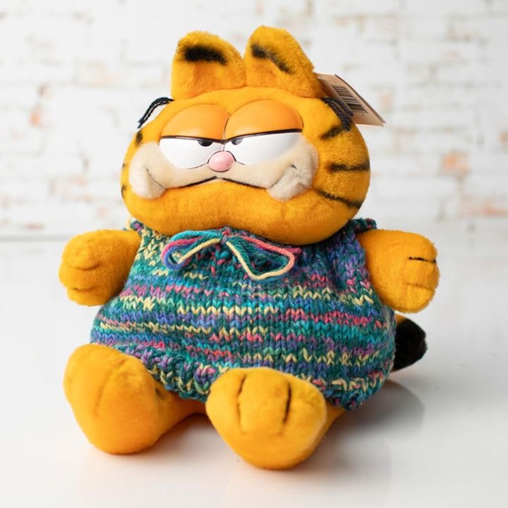 Vintage 1981 Garfield Year of the Party Plush Dakin PlayThings Granny Sweater